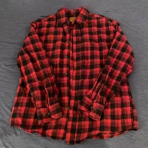 Selling a Women’s Medium Flannel Red & Black Plaid
